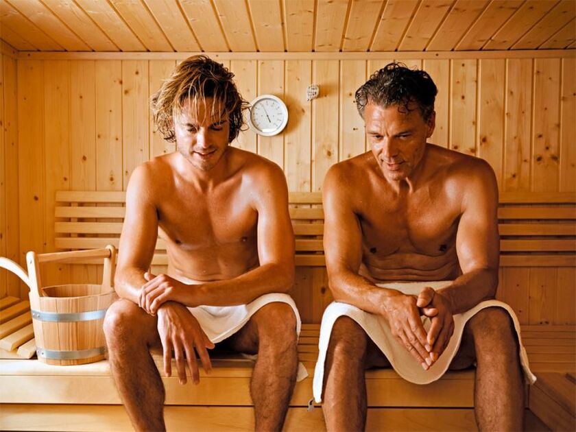 Men visit the sauna to treat prostatitis